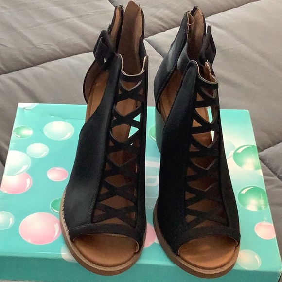 Womens heels - Picture 2 of 2